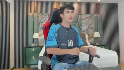 Michael online show from 10-03-25, 07:44