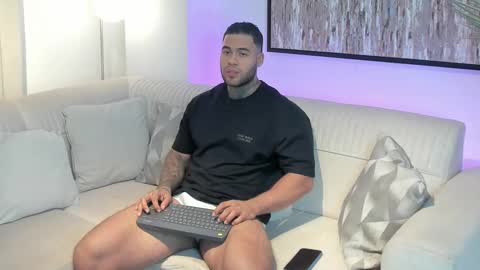 Michael Salens independent model online show from 02-12-25, 10:56