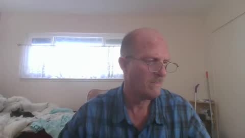 Snapshot of michaelbently chatting on 12-24-24, 10:39 michaelbently online show from 12-24-24, 10:39
