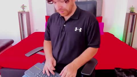 Michael  Contenido explcito online show from 10-18-25, 08:53