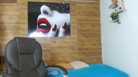 Snapshot of michaelkoiv chatting on 12-15-25, 12:20 michaelkoiv online show from 12-15-25, 12:20