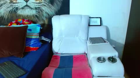 Snapshot of michell_myers chatting on 11-05-25, 12:27 michell_myers online show from 11-05-25, 12:27