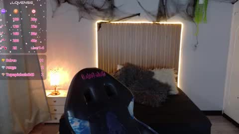 michell_petty01 online show from 10-28-25, 01:36