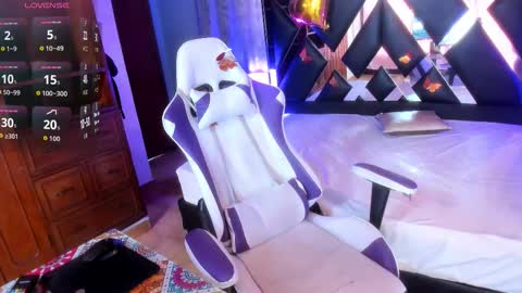 Snapshot of michell_sweetie chatting on 02-18-26, 07:10 Michell online show from 02-18-26, 07:10