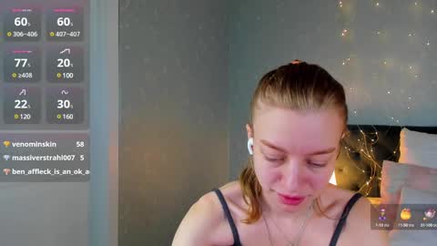 Snapshot of michelle_blond chatting on 12-29-24, 11:29 michelle_blond online show from 12-29-24, 11:29