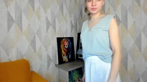 Snapshot of michelle_blond chatting on 02-18-25, 01:11 michelle_blond online show from 02-18-25, 01:11