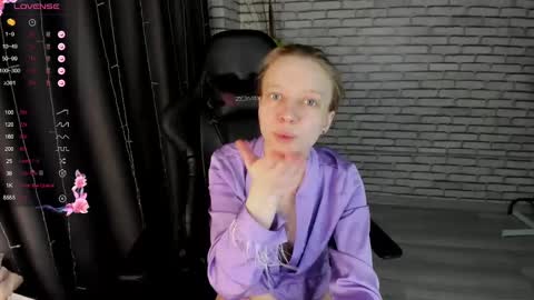 Snapshot of michelle_blond chatting on 03-09-25, 01:15 michelle_blond online show from 03-09-25, 01:15