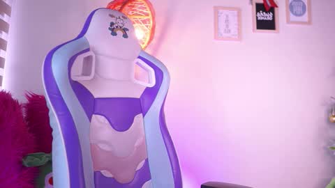 MICHELLE CHANG online show from 12-05-25, 06:59