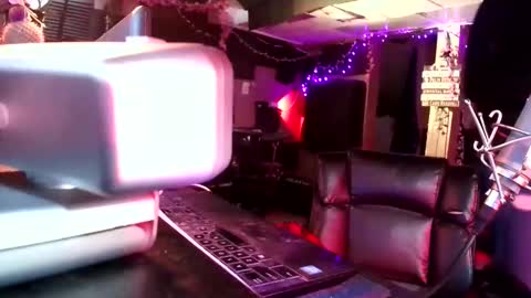 Snapshot of michelle_flowers chatting on 10-22-25, 04:02 michelle_flowers online show from 10-22-25, 04:02