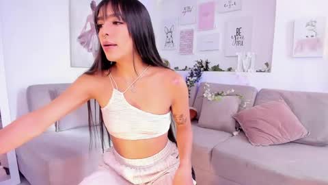 Snapshot of michelle_se chatting on 01-04-25, 01:10 Michelle online show from 01-04-25, 01:10