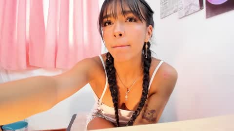 Snapshot of michelle_se chatting on 02-10-25, 02:26 Michelle online show from 02-10-25, 02:26