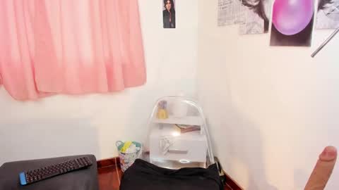 Snapshot of michelle_se chatting on 03-06-25, 03:24 Michelle online show from 03-06-25, 03:24