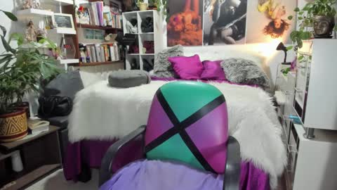 michelle apihel online show from 02-21-25, 11:21