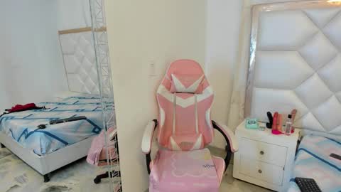 Snapshot of michelleblair1 chatting on 03-06-26, 01:29 michelleblair1 online show from 03-06-26, 01:29