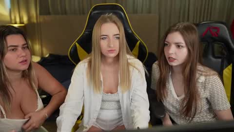 Snapshot of michelleinlove4u chatting on 02-15-25, 12:11 Michelle online show from 02-15-25, 12:11