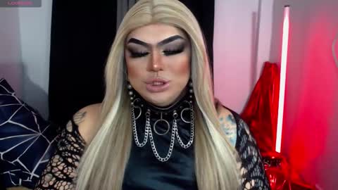 Snapshot of michellevixen921 chatting on 11-25-25, 05:07 Michelle online show from 11-25-25, 05:07