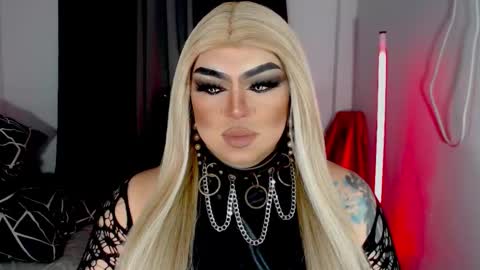 Snapshot of michellevixen921 chatting on 12-01-25, 06:24 Michelle online show from 12-01-25, 06:24