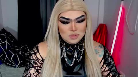 Snapshot of michellevixen921 chatting on 12-02-25, 06:58 Michelle online show from 12-02-25, 06:58