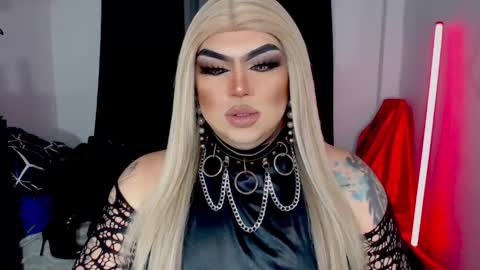 Snapshot of michellevixen921 chatting on 12-05-25, 06:59 Michelle online show from 12-05-25, 06:59