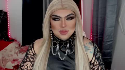 Snapshot of michellevixen921 chatting on 12-15-25, 01:10 Michelle online show from 12-15-25, 01:10