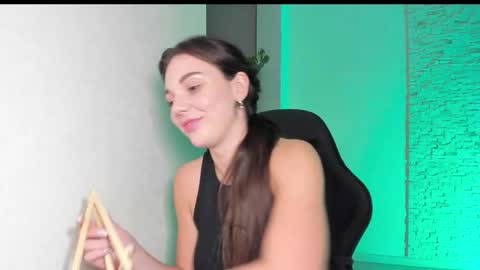 Michellee online show from 11-01-25, 04:09