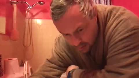 Snapshot of mickeyguy2000 chatting on 10-21-25, 06:47 mickeyguy2000 online show from 10-21-25, 06:47