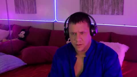 Snapshot of mickeyshyne69 chatting on 01-18-25, 02:14 Mickey online show from 01-18-25, 02:14