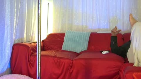 Snapshot of mickeyshyne69 chatting on 02-02-25, 01:12 Mickey online show from 02-02-25, 01:12