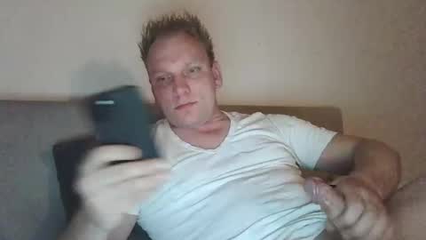 Snapshot of mickkxl chatting on 12-12-24, 08:53 mickkxl online show from 12-12-24, 08:53