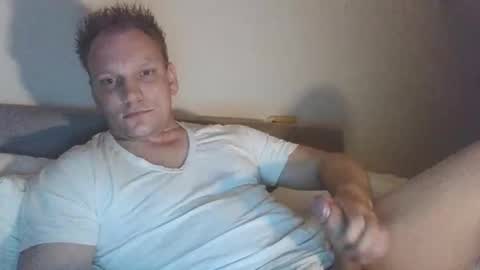 Snapshot of mickkxl chatting on 01-16-25, 08:36 mickkxl online show from 01-16-25, 08:36