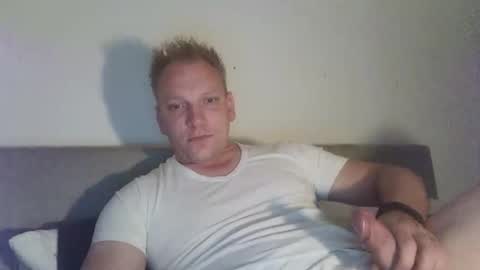 Snapshot of mickkxl chatting on 10-27-25, 12:09 mickkxl online show from 10-27-25, 12:09