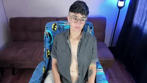 Snapshot of midnight07_ chatting on 05-19-26, 03:29 Blue online show from 05-19-26, 03:29