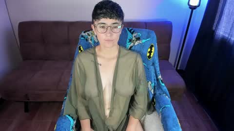 Snapshot of midnight07_ chatting on 06-05-26, 03:51 Blue online show from 06-05-26, 03:51