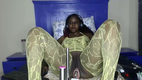 Snapshot of midnight_bloom chatting on 11-12-25, 03:18 midnight_bloom online show from 11-12-25, 03:18