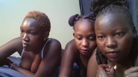 midnight_curves online show from 04-11-26, 12:04