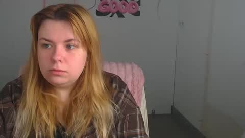 Snapshot of midnightmariana chatting on 05-03-26, 05:13 Mariana online show from 05-03-26, 05:13