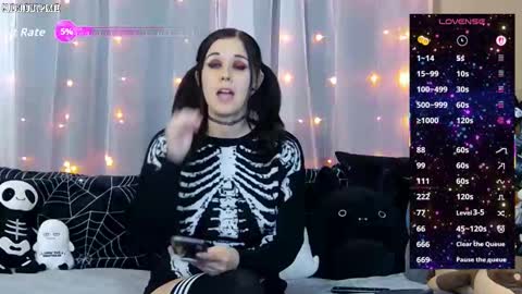 Snapshot of midnightpixie chatting on 10-17-25, 07:49 Jenna Talia online show from 10-17-25, 07:49