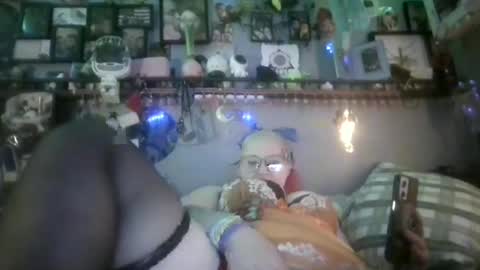 Snapshot of midnightseducer1 chatting on 04-05-26, 12:57 midnightseducer1 online show from 04-05-26, 12:57