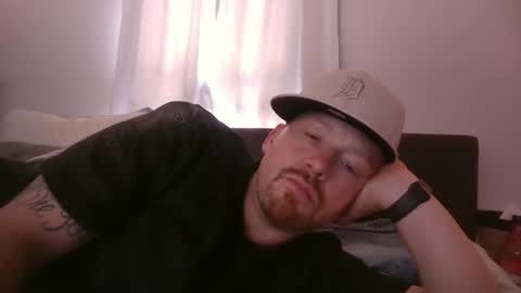 Snapshot of midtownhustler chatting on 09-28-25, 04:01 midtownhustler online show from 09-28-25, 04:01