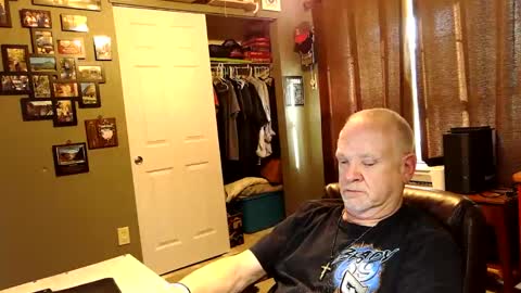 midwestdad09 online show from 10-24-25, 09:44