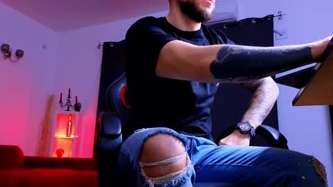 MightyAaron online show from 12-23-25, 04:43