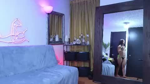 Laura online show from 06-11-26, 10:52