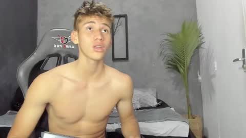 Miguel Hernandez online show from 12-02-24, 01:46