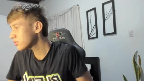 Miguel Hernandez online show from 02-15-25, 10:42