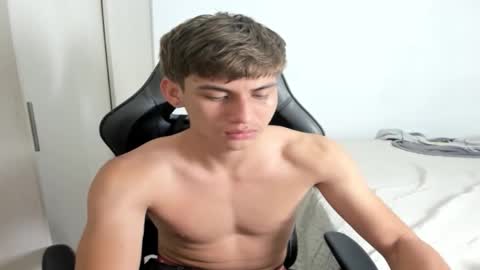 Miguel Hernandez online show from 09-29-25, 01:27