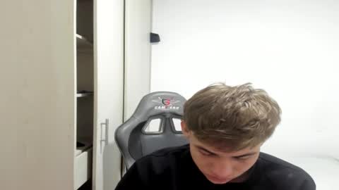 Miguel Hernandez online show from 10-12-25, 07:46