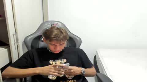 Miguel Hernandez online show from 10-20-25, 03:29