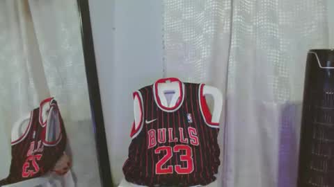 Snapshot of migueliito_9 chatting on 01-06-25, 02:48 migueliito_9 online show from 01-06-25, 02:48