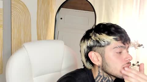 Snapshot of mihailleroy chatting on 01-08-25, 10:48 MIHAIL LEROY finally independent model online show from 01-08-25, 10:48