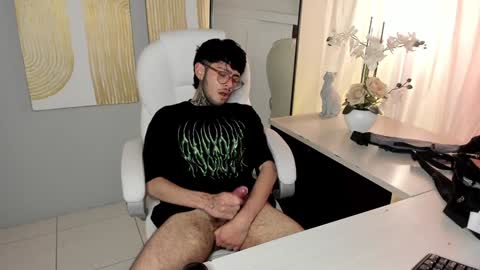 Snapshot of mihailleroy chatting on 01-11-25, 01:48 MIHAIL LEROY finally independent model online show from 01-11-25, 01:48